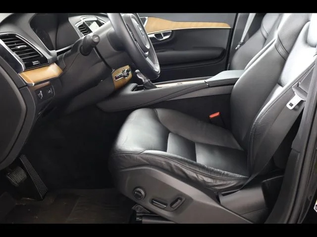 Used 2021 Black Volvo T6 Momentum image 15
