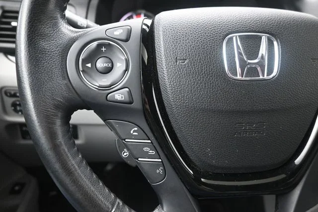 Used 2020 Obsidian Blue Pearl Honda RTL-E image 27