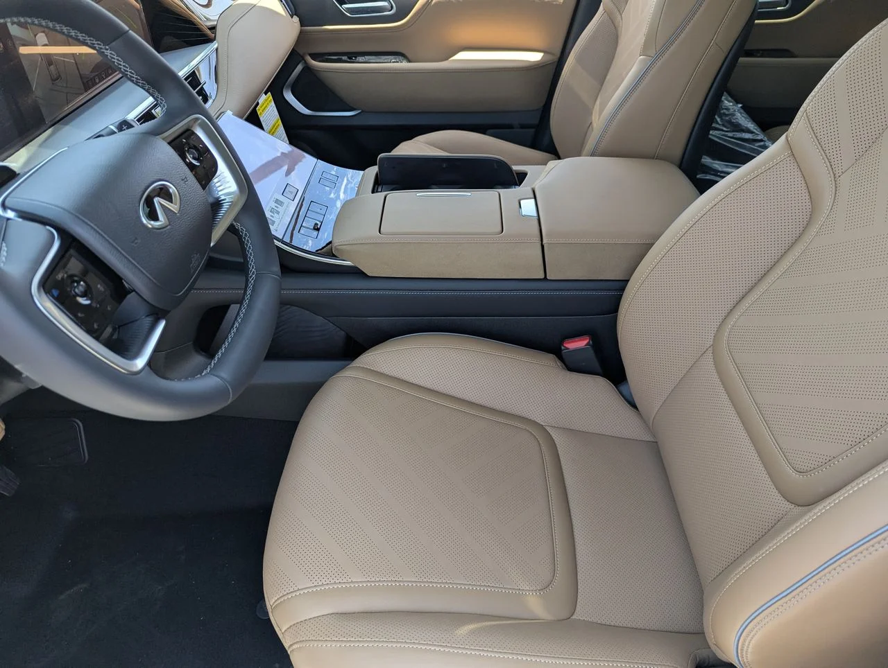 New 2027 RADIANT WHITE INFINITI Luxe 2WD image 13