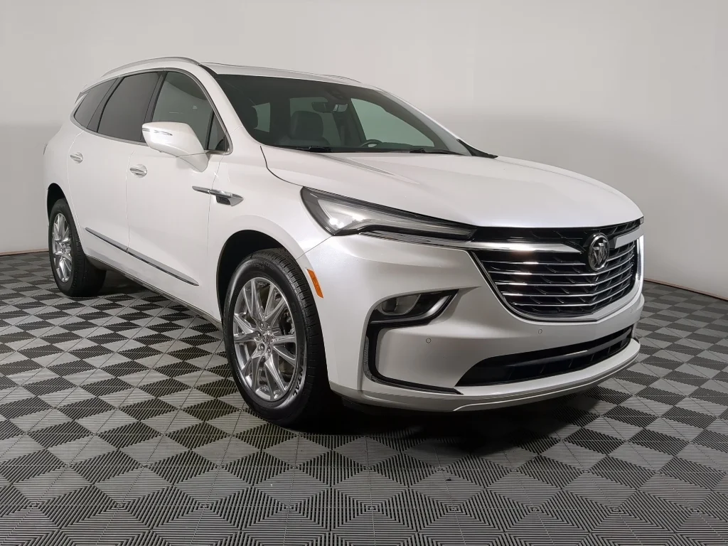Used 2023 White Frost Tricoat Buick Premium image 2