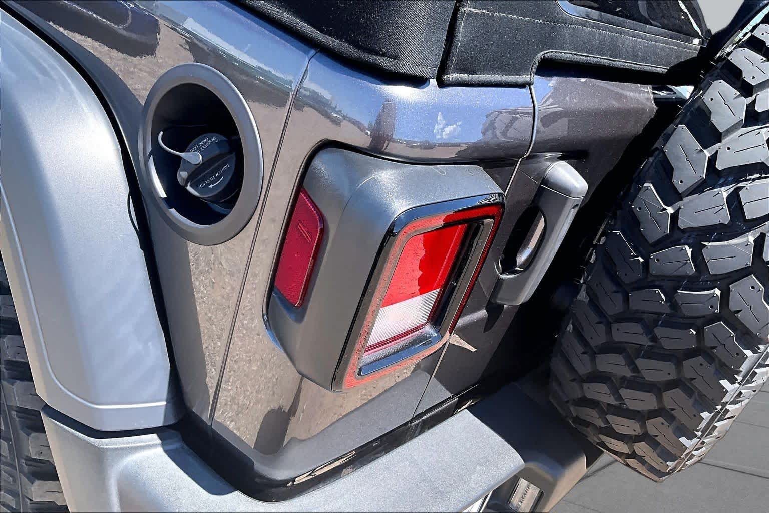 Used 2023 Granite Crystal Metallic Clearcoat Jeep Willys image 24