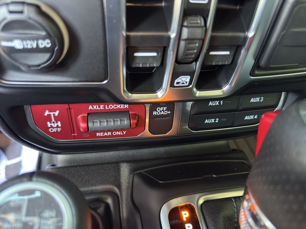 Used 2025 Green Jeep Mojave X image 26