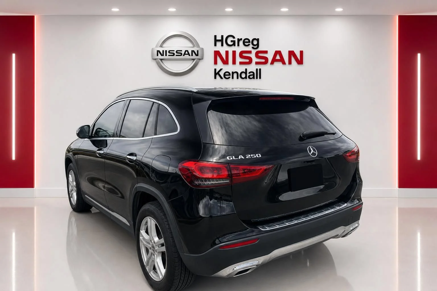 Used 2021 Black Mercedes-Benz GLA 250 image 2