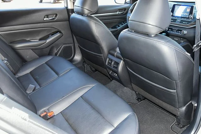 Used 2019 Silver Nissan 2.5 Platinum image 28