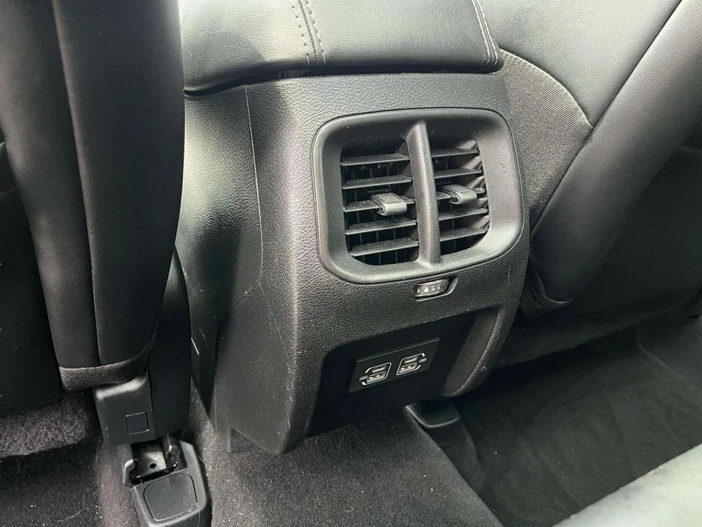 Used 2021 Billet Silver Metallic Clearcoat Jeep Latitude Lux image 30