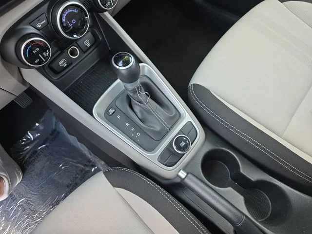 Used 2025 White Hyundai SEL image 25