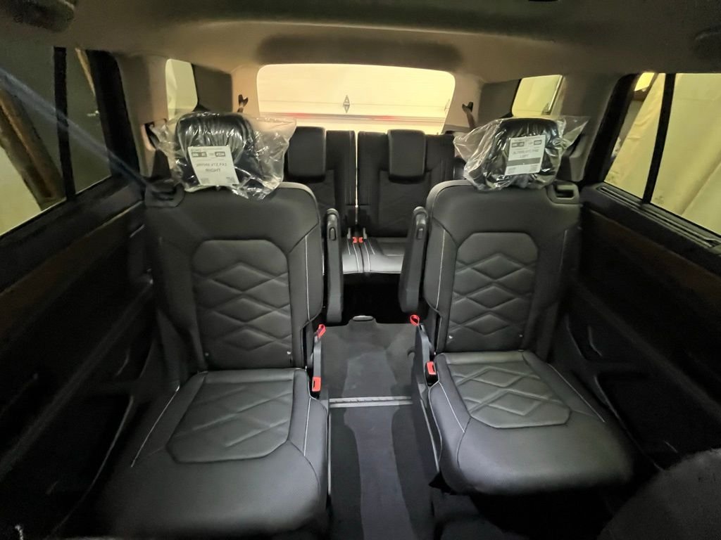 New 2026 Black Volkswagen 2.0T SE w/Technology image 25