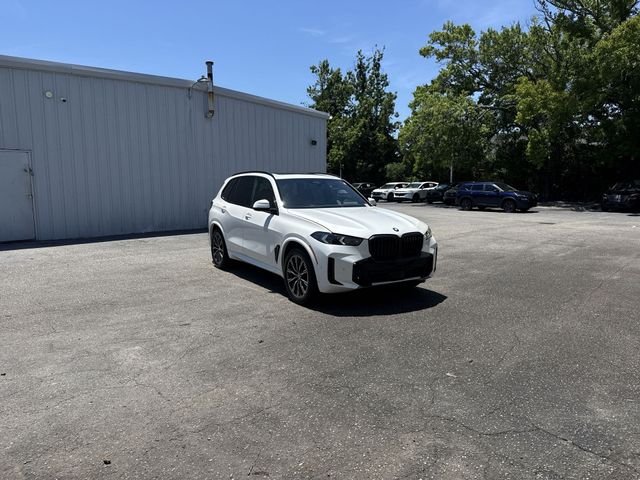 Used 2024 White BMW xDrive40i image 3