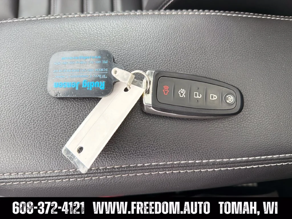 Used 2019 Lightning Blue Metallic Ford SEL image 28