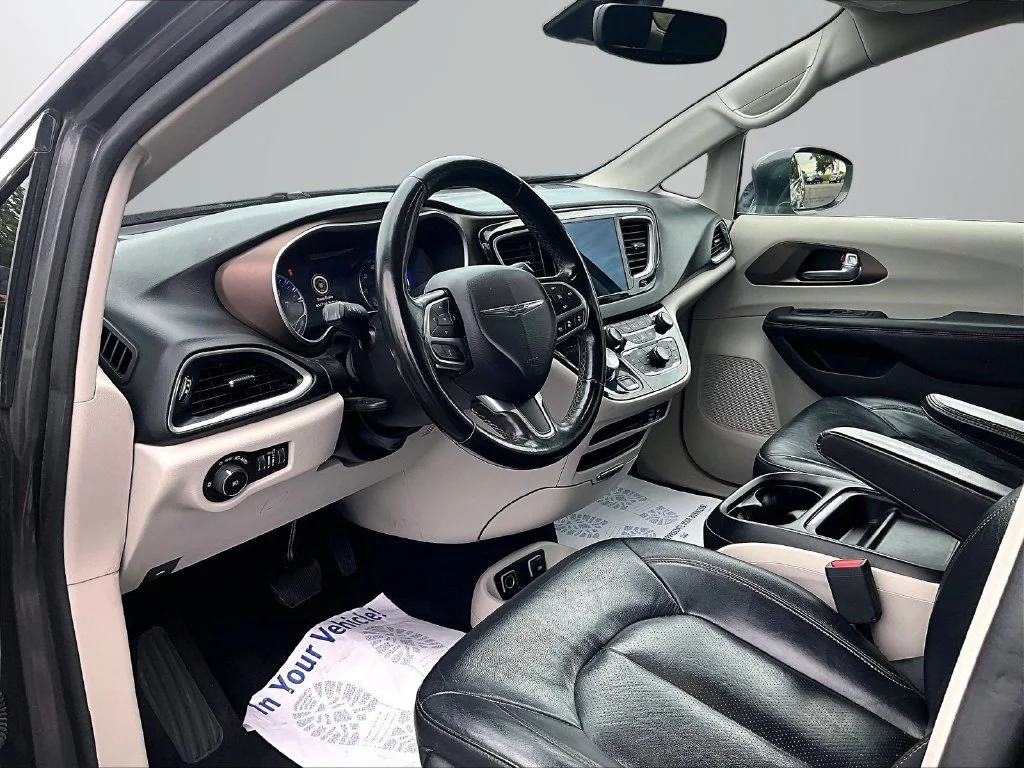 Used 2019 Gray Chrysler Touring L image 13