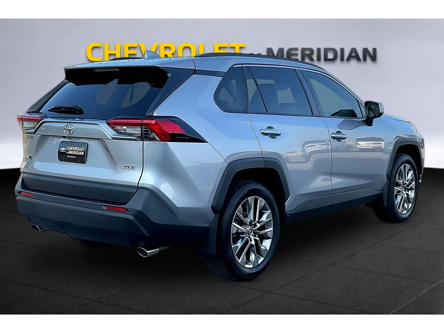 Used 2023  Toyota XLE Premium image 10