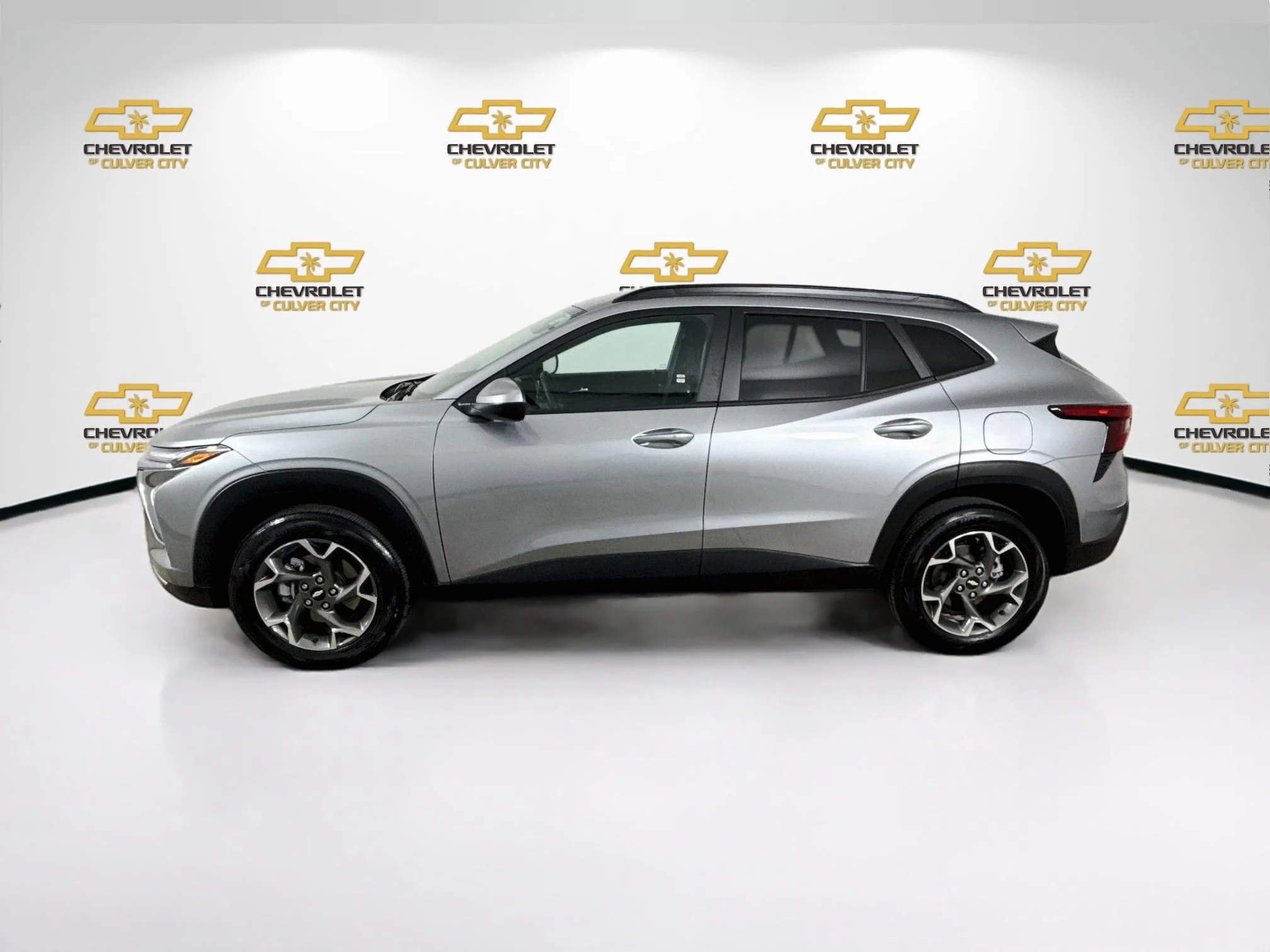 Used 2025 Sterling Gray Metallic Chevrolet LT image 5