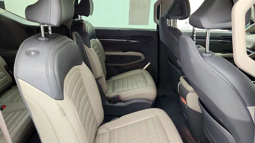 Used 2024 Iceberg Green Kia Land AWD image 24