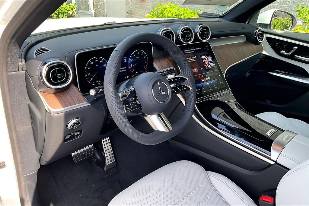 New 2026 Polar White Mercedes-Benz GLC 300 image 6