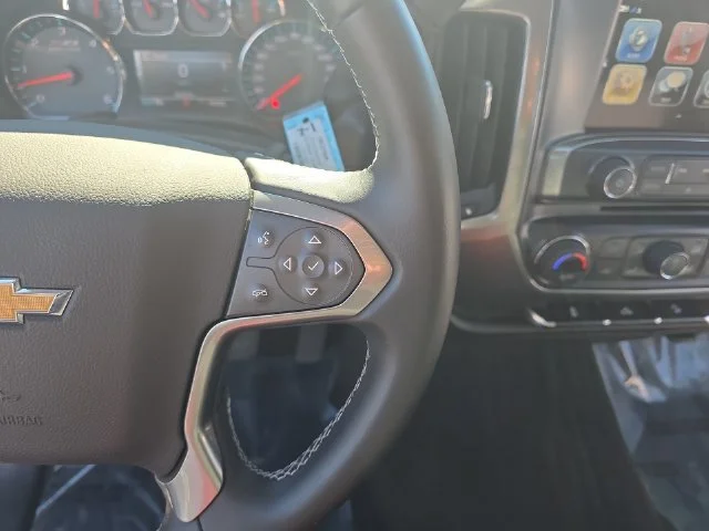 Used 2018 SILVER ICE METALLIC Chevrolet LT image 19