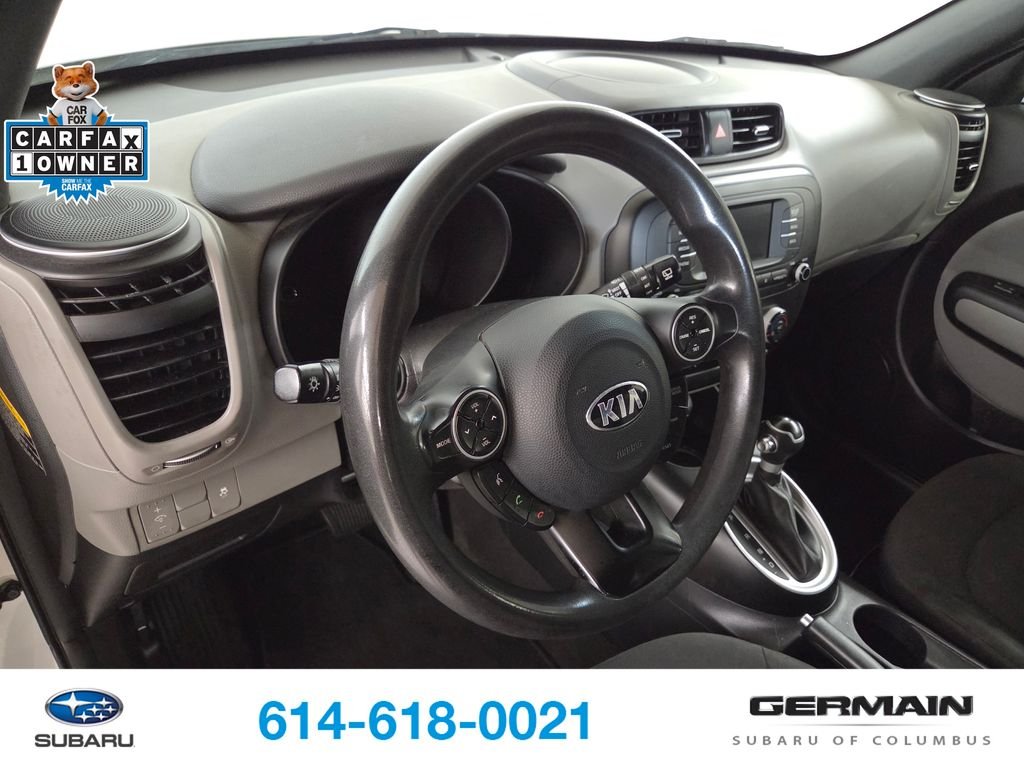 Used 2017 White Kia Base image 17