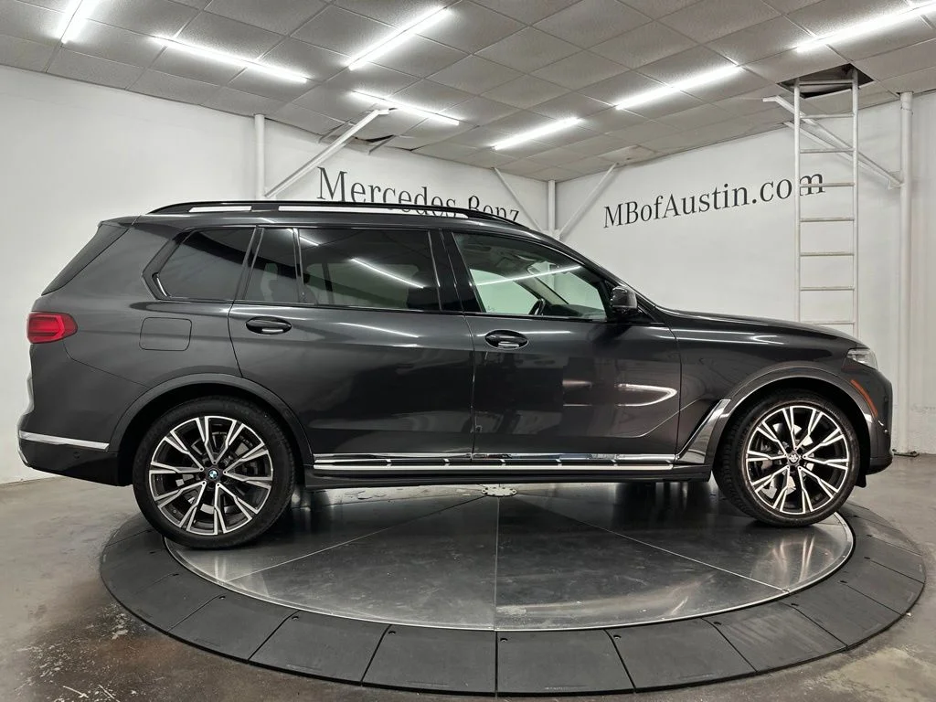 Used 2022 Dark Graphite Metallic BMW xDrive40i image 9