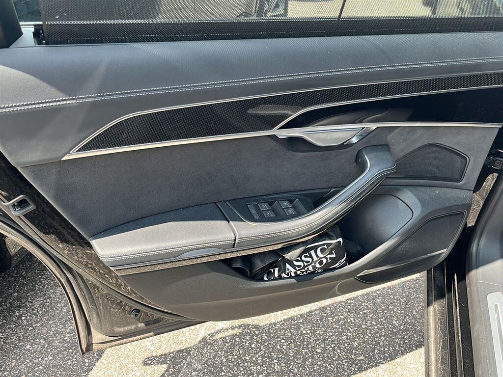 Used 2022 Mythos Black Metallic Audi  image 7