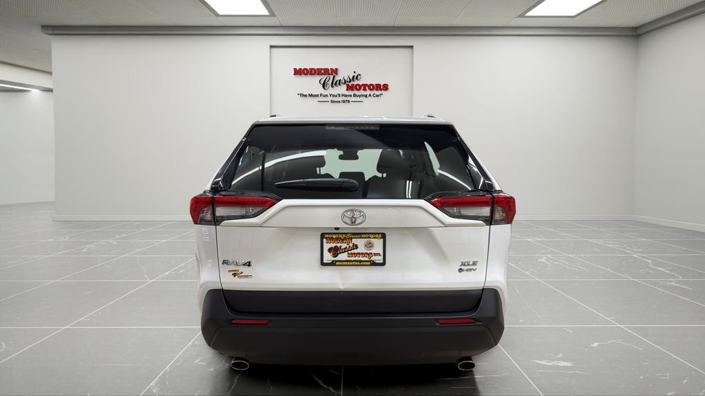 Used 2025 White Toyota XLE image 6