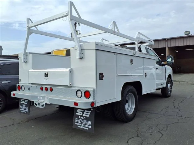 New 2024 Oxford White Ford XLT image 3
