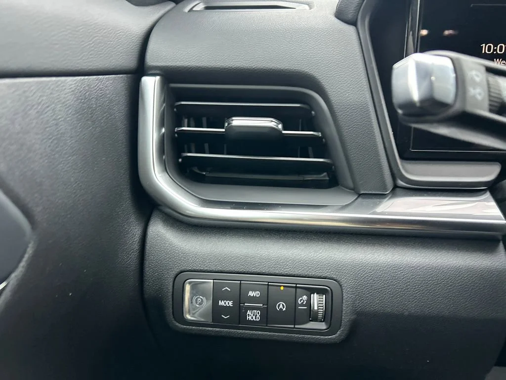 New 2026 Sterling Metallic GMC Elevation Black Edition image 19