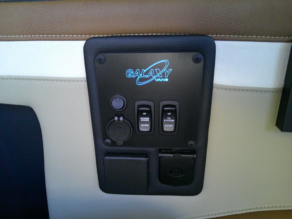 Used 2024 Black RAM High Roof image 31