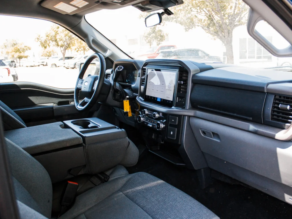 Used 2025 Blue Ford XLT image 27