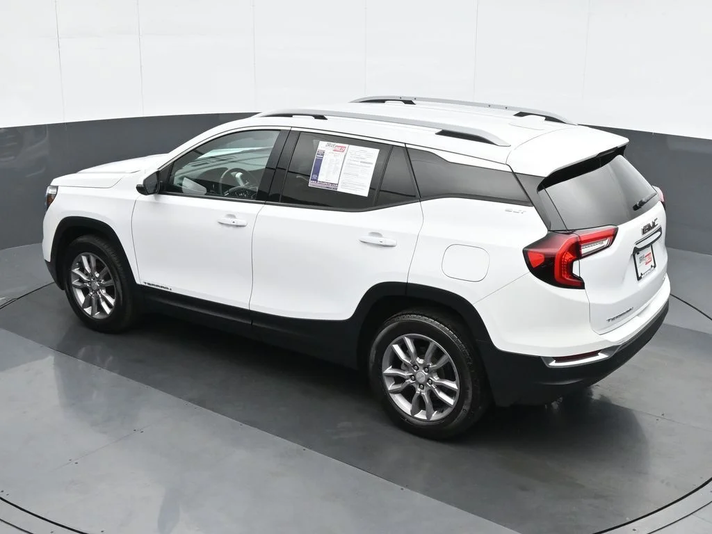 Used 2024 White GMC SLT image 20