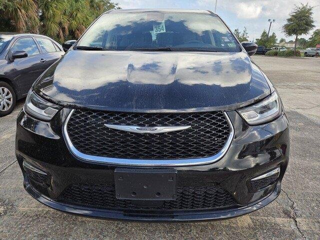Used 2024 Diamond Black Crystal Pearlcoat Chrysler Touring L image 2