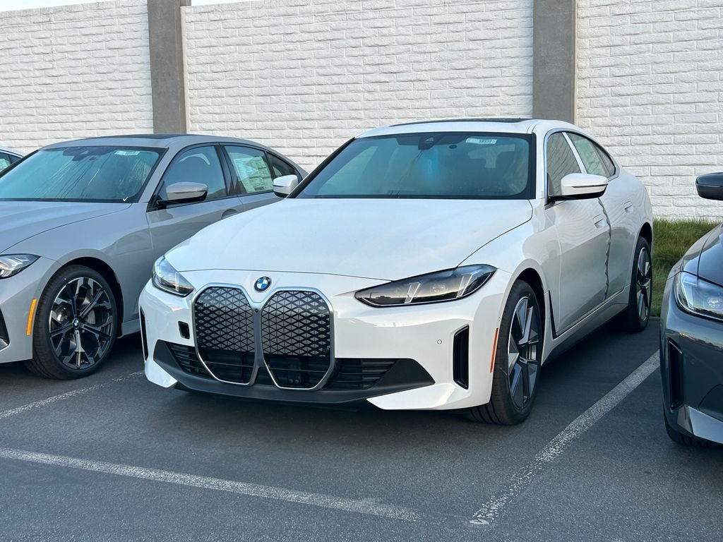 New 2026 Alpine White BMW eDrive40 image 2