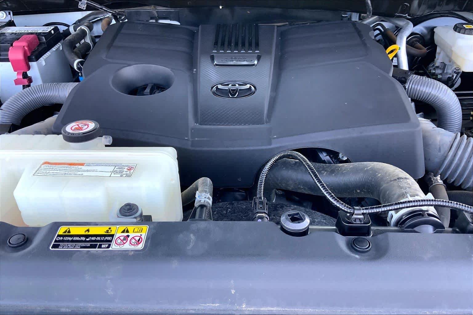 Used 2023 Ice Cap Toyota SR5 image 33