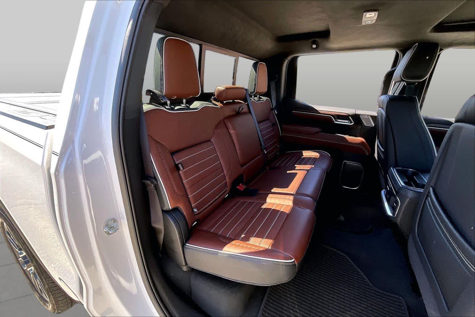 Used 2025 White Frost Tricoat GMC Denali Ultimate image 21