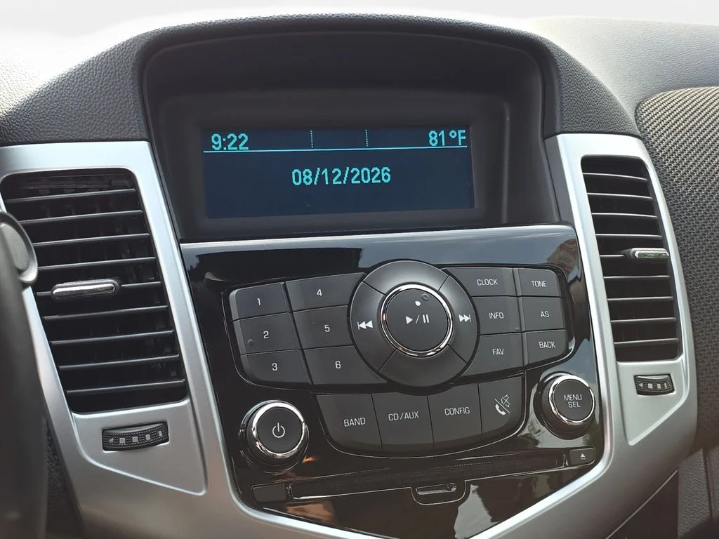Used 2014 Summit White Chevrolet 1LT image 21