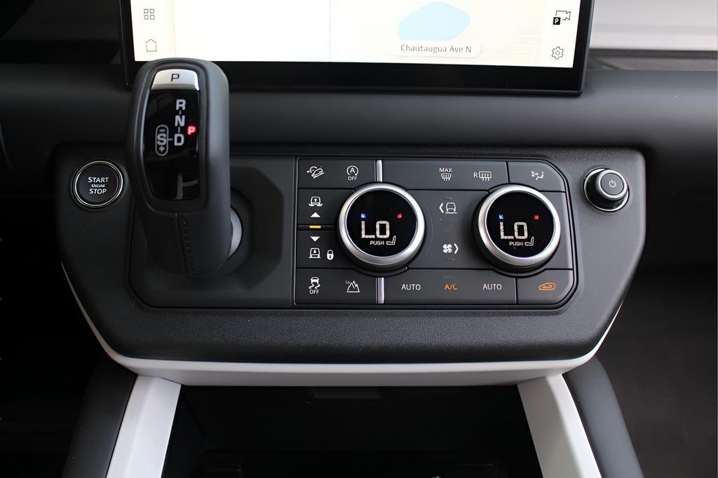 2025 Land Rover Defender S - Photo 26