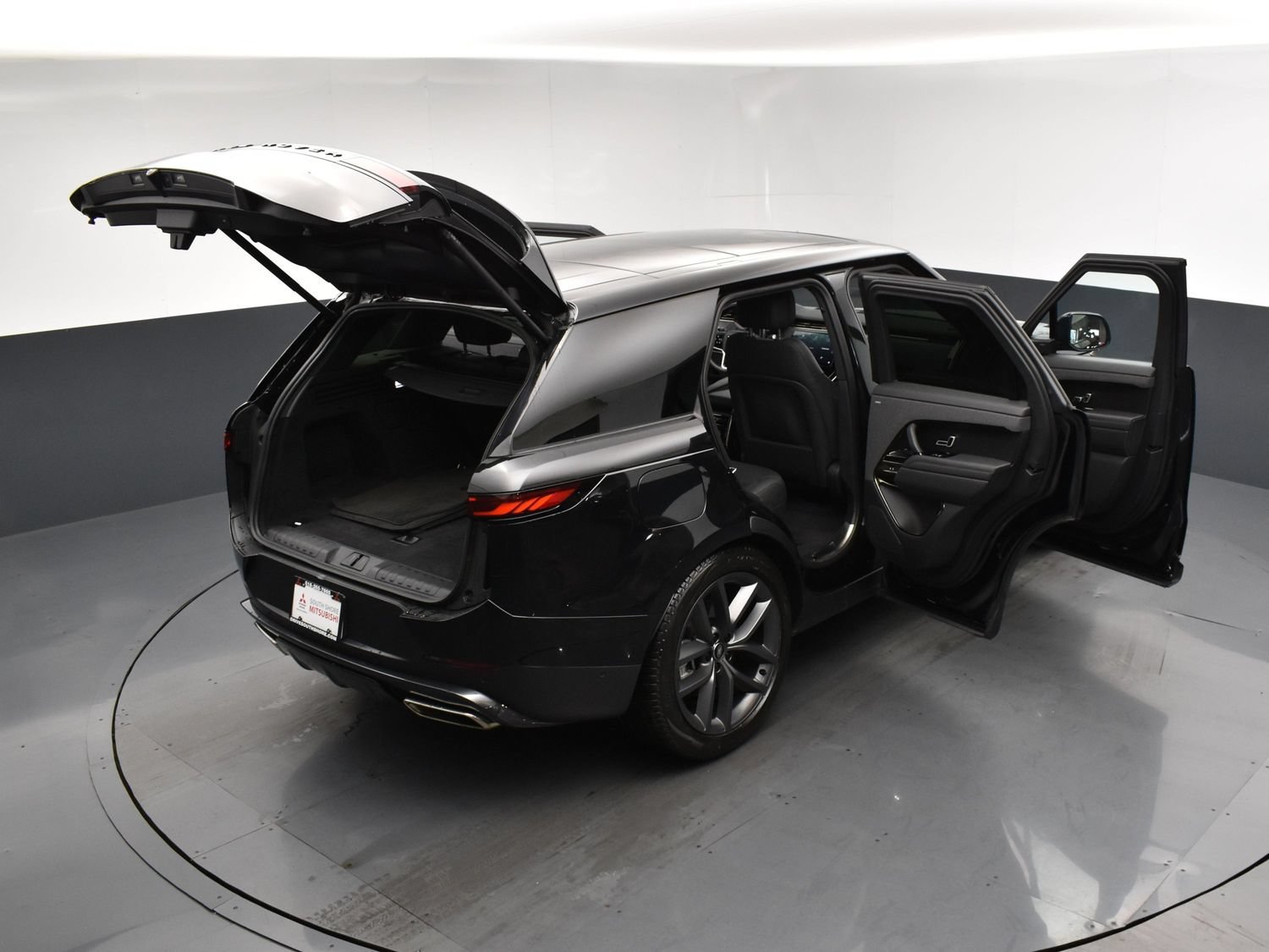 Used 2024 Black Land Rover SE image 26