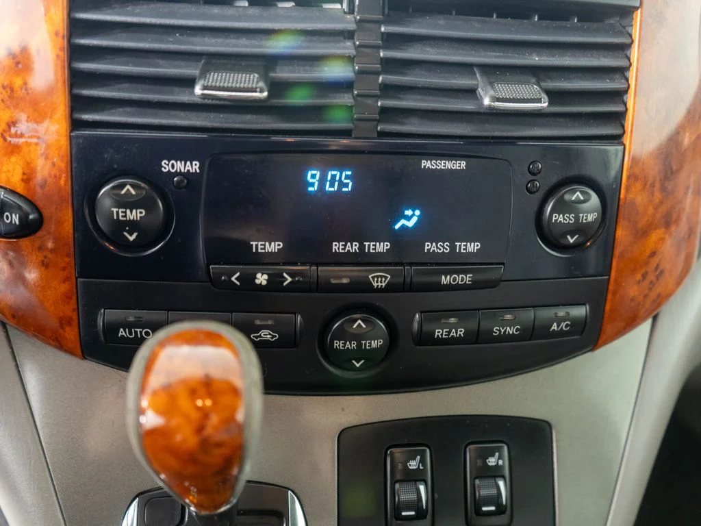 Used 2008 Red Toyota Limited image 21