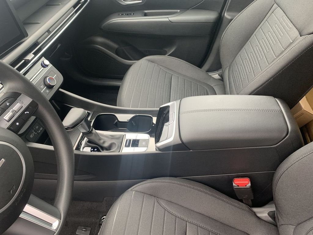 2026 Hyundai Santa Cruz SE - Photo 13