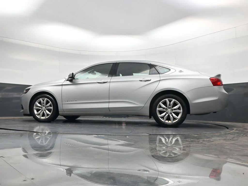 Used 2020 Silver Chevrolet LT image 34