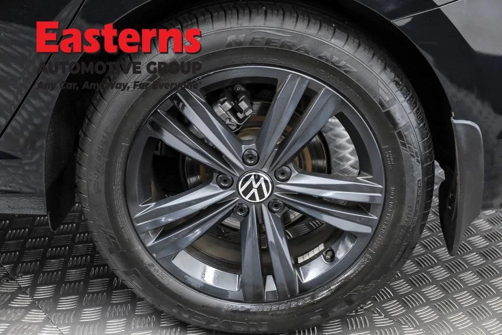 Used 2024 Black Volkswagen 1.5T SE image 30