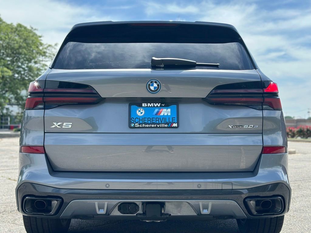 New 2026 Skyscraper Grey Metallic BMW xDrive50e image 6