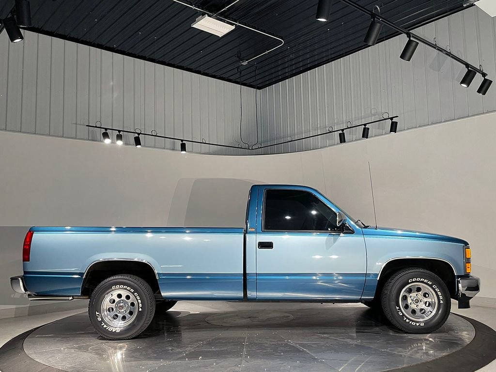 Used 1992  Chevrolet NA image 5