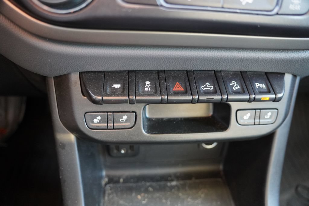 Certified Used 2021 SUMMIT WHITE Chevrolet 4WD Z71 image 6