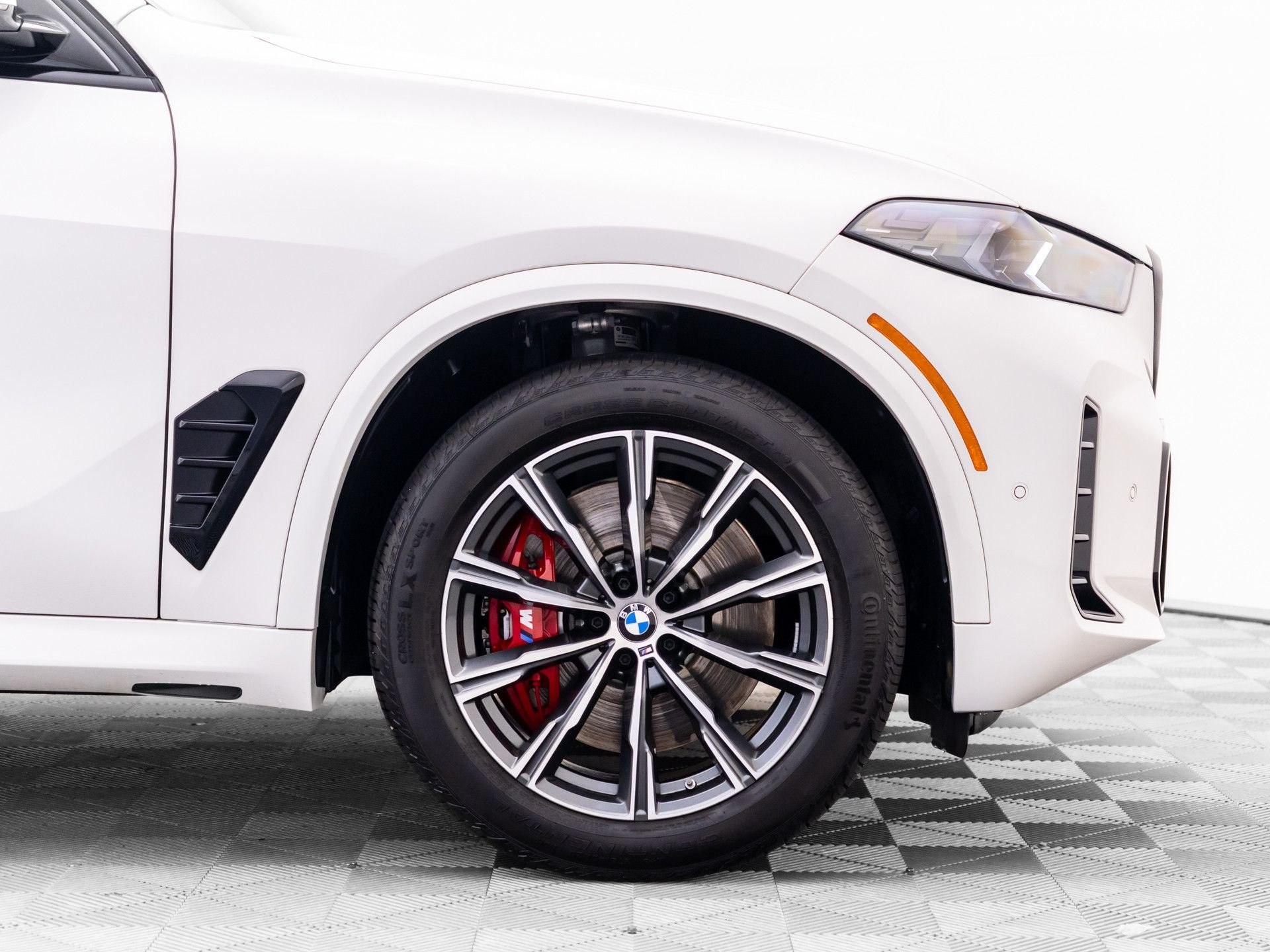 Certified Used 2026 Alpine White BMW xDrive50e image 36