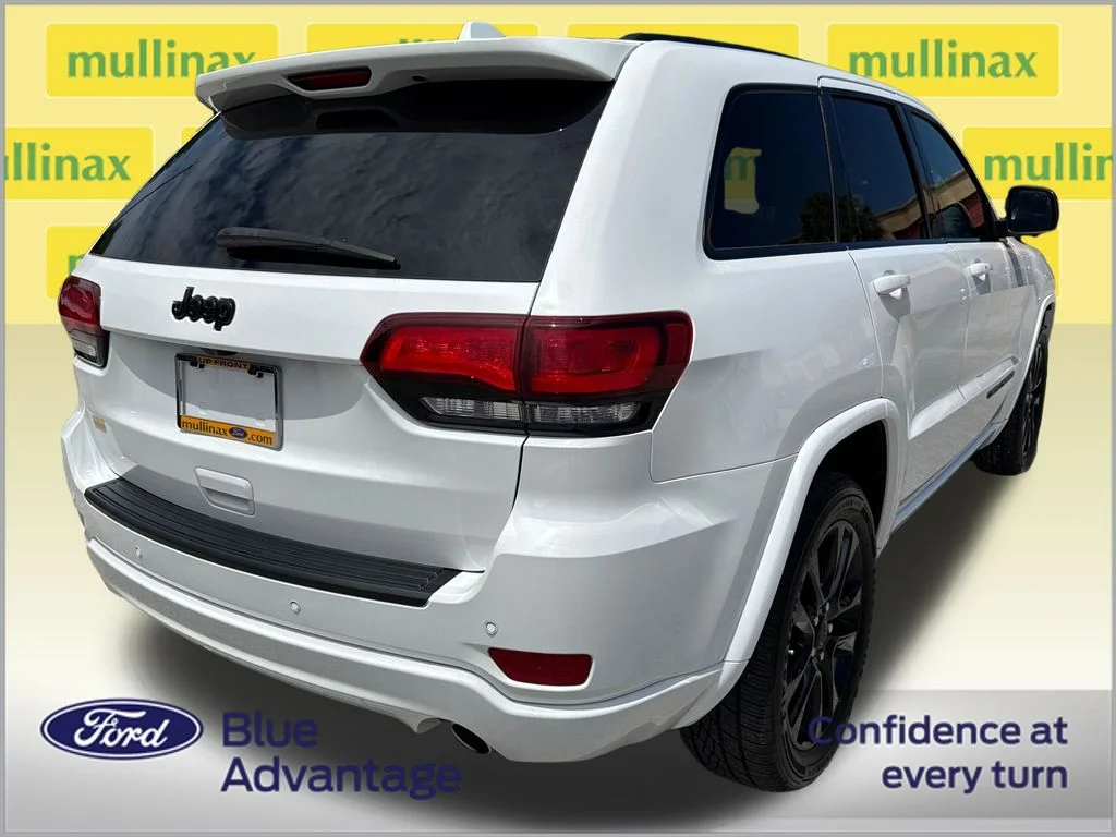 Certified Used 2021 White Jeep Laredo X image 4