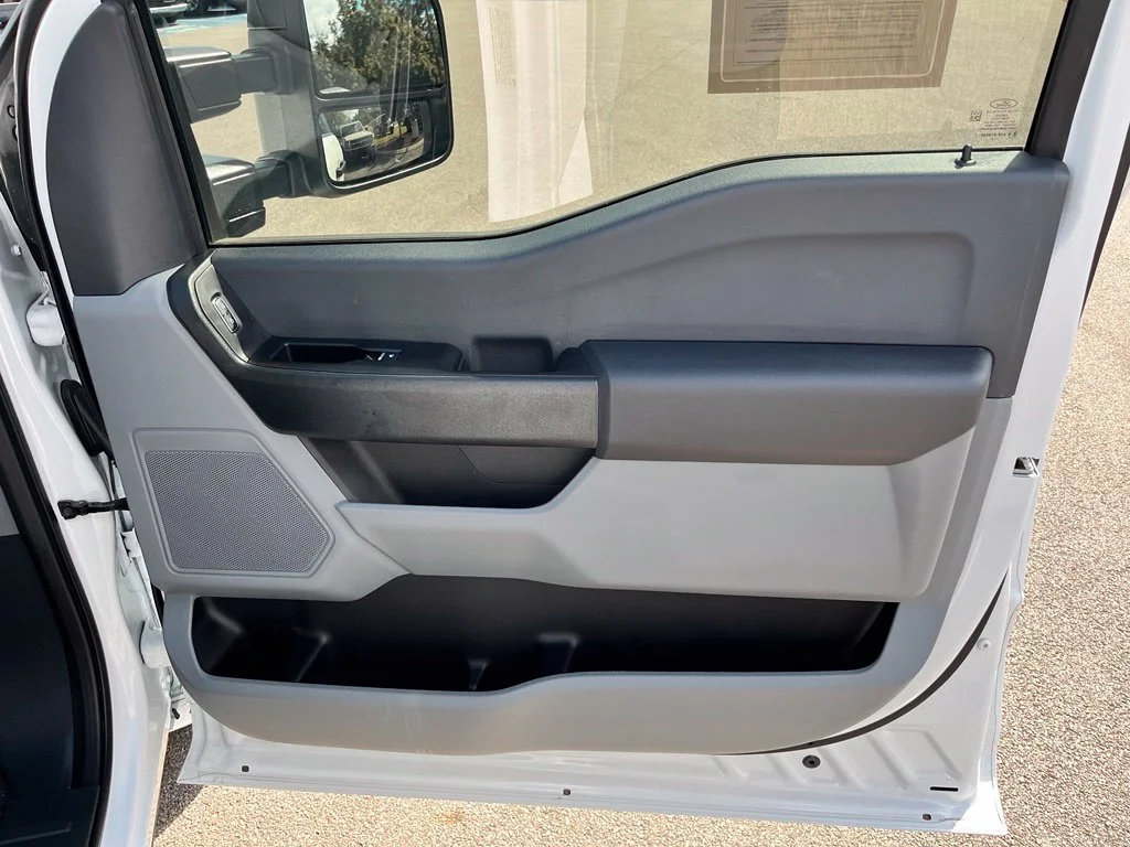 Used 2025 White Ford XL image 16