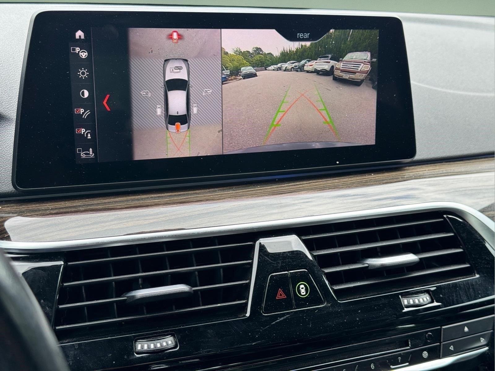 Used 2019 Black Sapphire Metallic BMW 530e iPerformance image 30