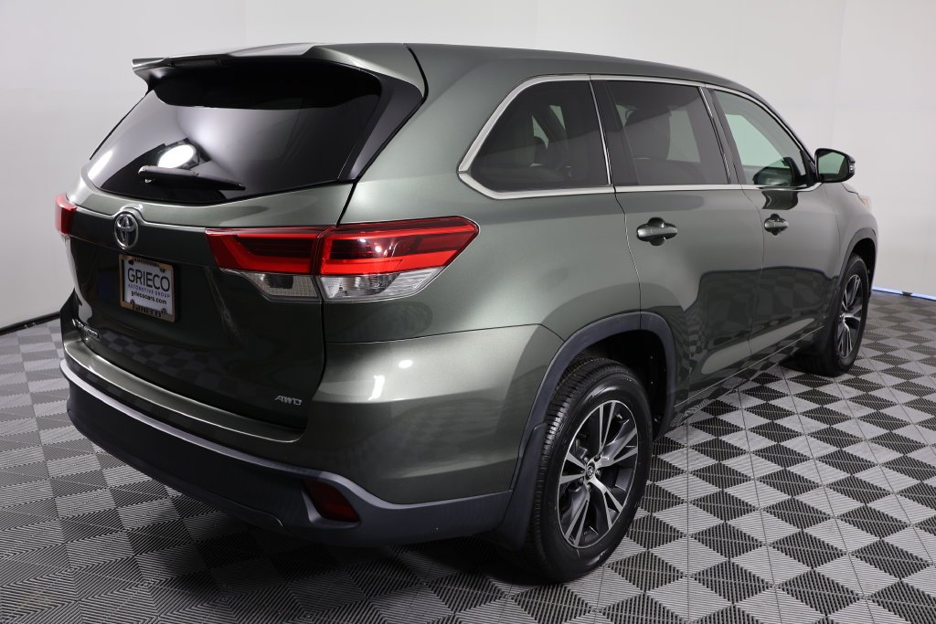 2017 Toyota Highlander LE - Photo 8