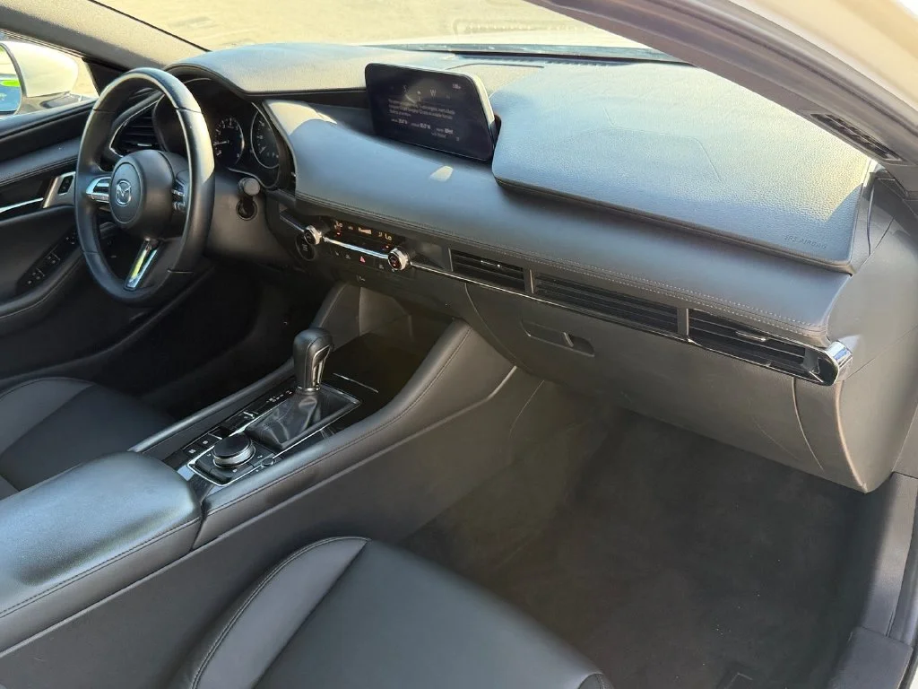 Used 2019 White Mazda Preferred image 21