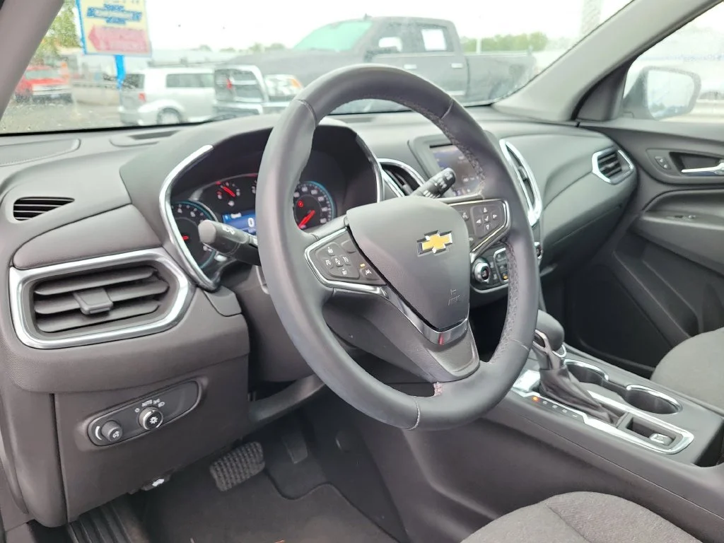 Used 2024 Summit White Chevrolet LT image 24