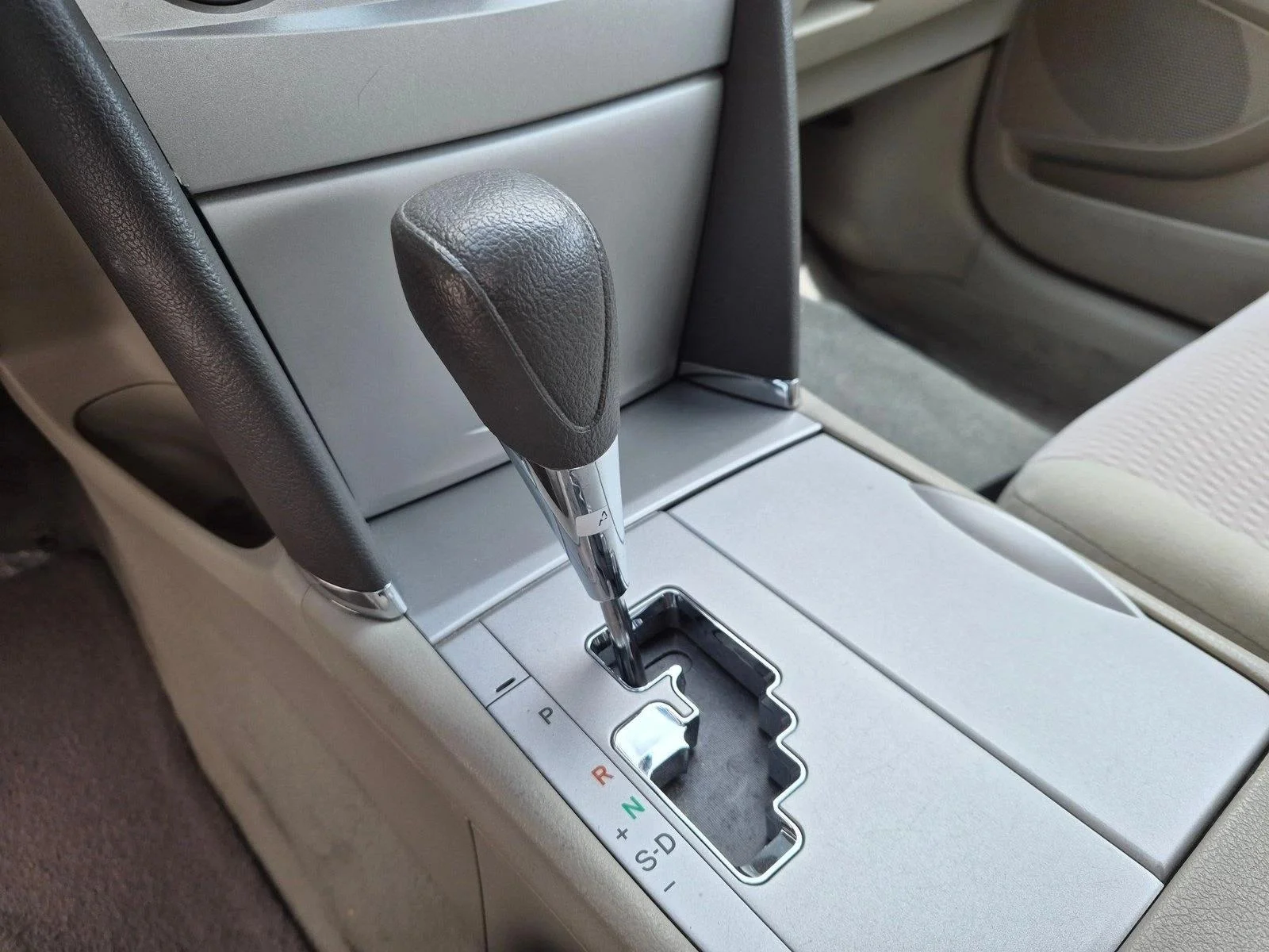 Used 2011 Magnetic Gray Metallic Toyota LE image 12
